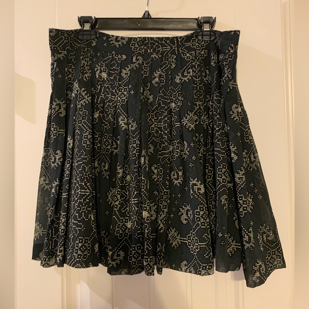 LIKE NEW GAP Dark Charcoal Pleated Lined Mini Skirt w/Abstract Print l Size: 12